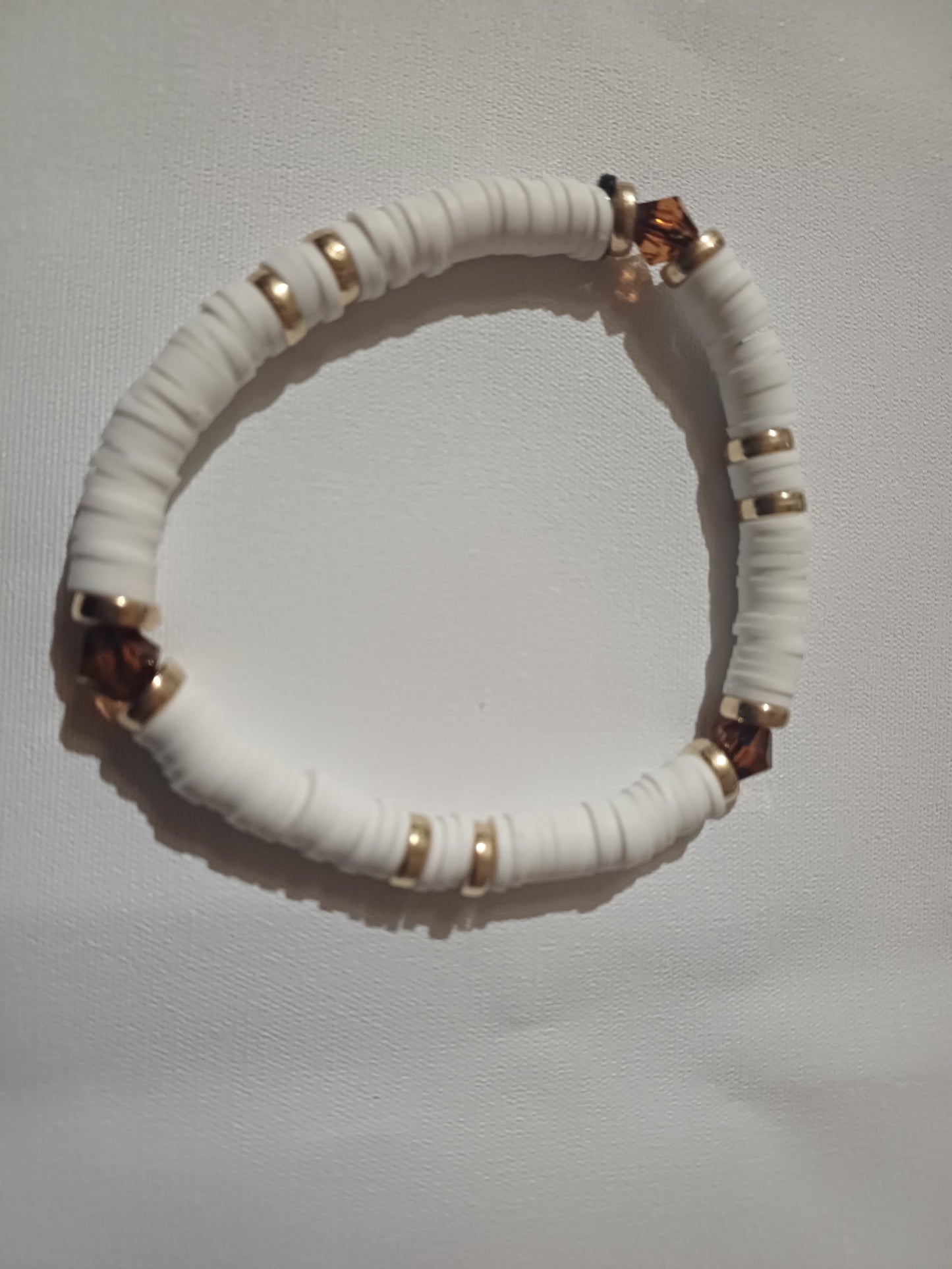 Bracelet élégant blanc et doré