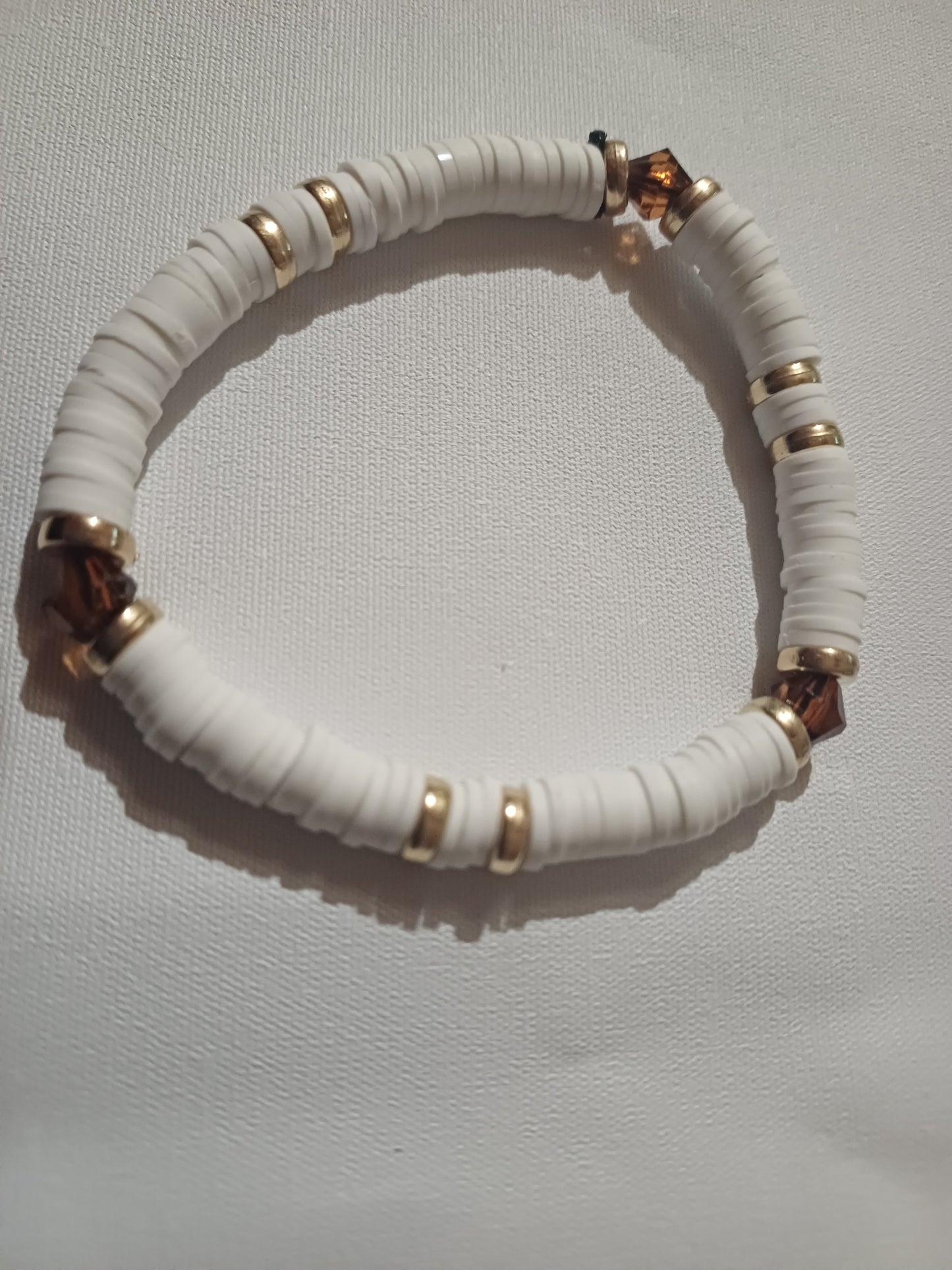 Bracelet élégant blanc et doré